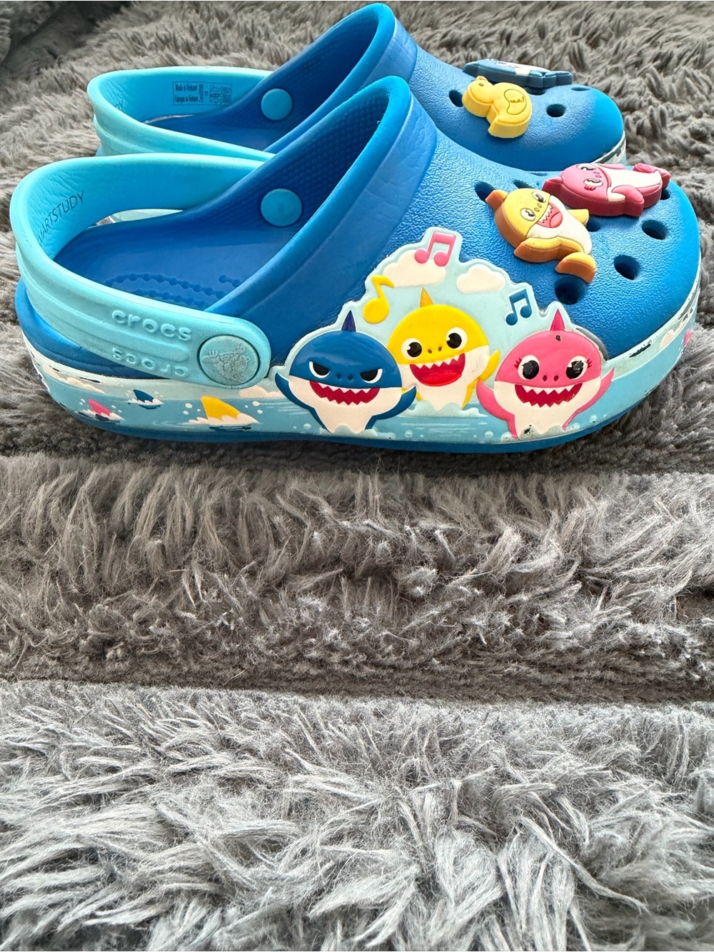 CROCS Kids Blue Baby Shark Water Clogs with Character Jibbitz